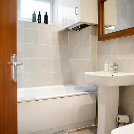 Autumn Breeze, 2Br Apartment, Didsbury, Manchester Exterior photo
